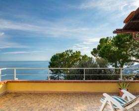 Villa à vendre avec vue panoramique exclusive sur la mer