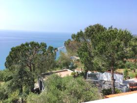 Villa à vendre avec vue panoramique exclusive sur la mer