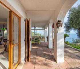 Villa à vendre avec vue panoramique exclusive sur la mer