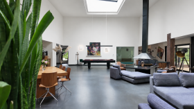 Maison d’exception avec piscine intérieure, terrasses et nature omniprésente