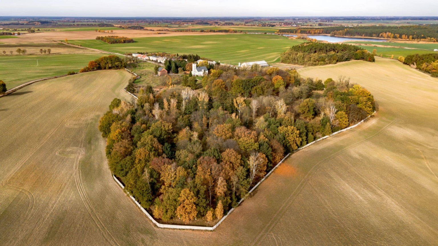 Manoir historique avec un parc historique privé de 9 hectares