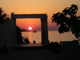 Villa d'architecte italien, 450 m2 entourée de 17 000 m2 de paysage luxuriant et verdoyant , vue à 360°