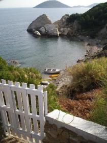 Villa d'architecte italien, 450 m2 entourée de 17 000 m2 de paysage luxuriant et verdoyant , vue à 360°