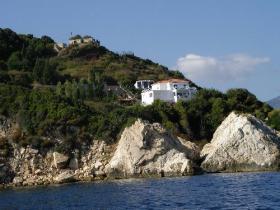 Villa d'architecte italien, 450 m2 entourée de 17 000 m2 de paysage luxuriant et verdoyant , vue à 360°