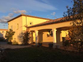 Villa moderne de construction haut de gamme avec vue imprenable sur les étangs et les monts du Caroux