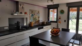 À vendre à mi-chemin entre Paris et Strasbourg maison d'architecte de qualité