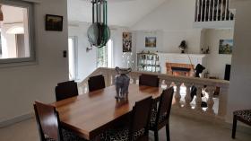 À vendre à mi-chemin entre Paris et Strasbourg maison d'architecte de qualité