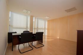 A vendre étage entier de bureaux entièrement installés et meublés