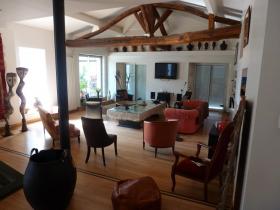 Belle propriété entièrement rénovée avec goût et prestations de qualité