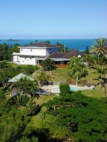 Villa de luxe avec vue panoramique sur lagon et montagne