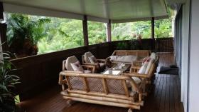 Villa de luxe avec vue panoramique sur lagon et montagne