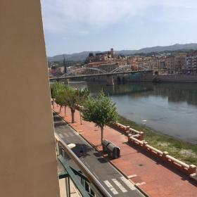 Grand bel appartement avec vue sur la rivière