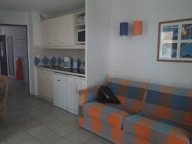 Ensoleillé, appartement avec vue sur le petit port de plaisance avec terrasse