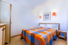 Ensoleillé, appartement avec vue sur le petit port de plaisance avec terrasse