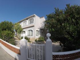 Villa vue mer, composée de 2 appartements identique, très bon rapport locatif